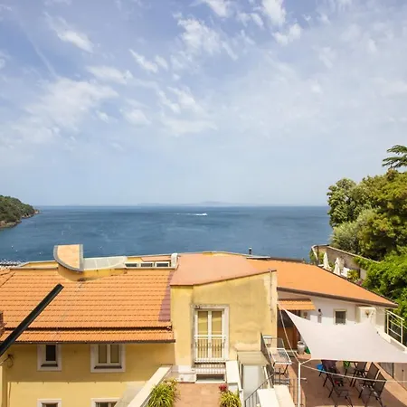 Lejlighed Romantic Seaview Flat With Balcony