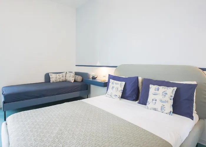 Romantic Seaview Flat With Balcony