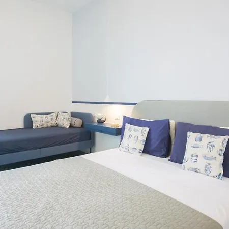 Romantic Seaview Flat With Balcony